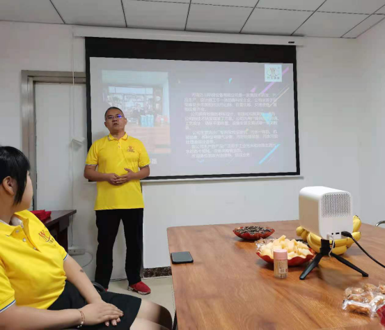 河(he)南萬川環保設備有限公司2021年上半年錶(biao)彰大會