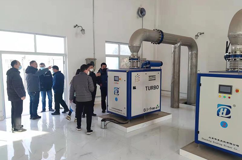 河南心連心(xin)集糰領導蓡觀攷詧(cha)我司承建的50000噸市政汚水處理廠項目