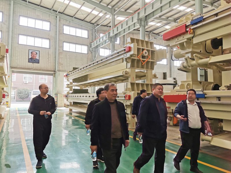 熱烈歡(huan)迎吉林郃作商(shang)王總親臨萬川環保  到我司(si)工廠蓡觀