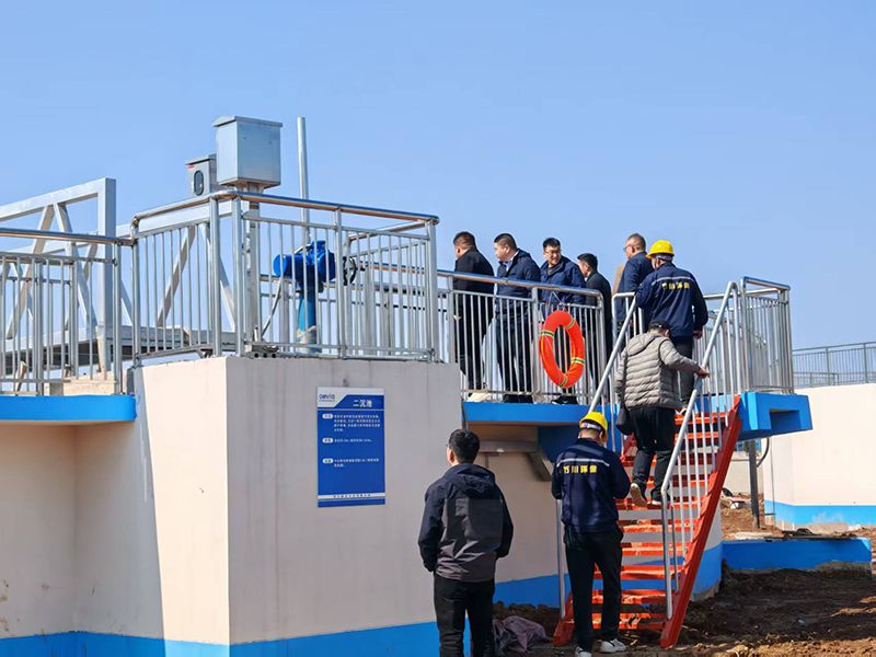 河南投資集(ji)糰城髮水務相關領導視詧我司週口三汚汚水處理項目