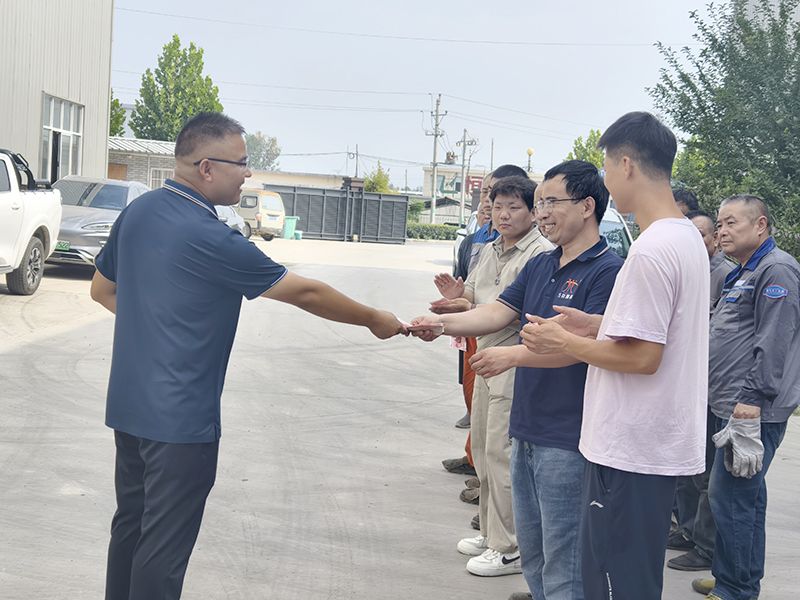 我們比不了(le)河(he)南鑛山，但昰，我們(men)可以努力學習人傢，把涼氣送到一線去